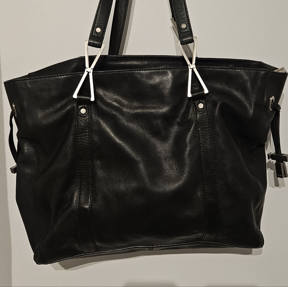 Calvin Klein Elegant Black Leather Tote Bag